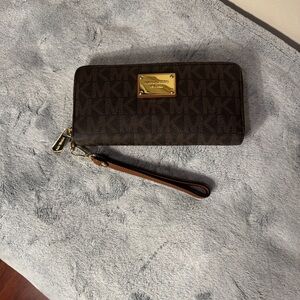Michael Kors Jet Set Large Continental Zip Around Logo Wristlet Wallet